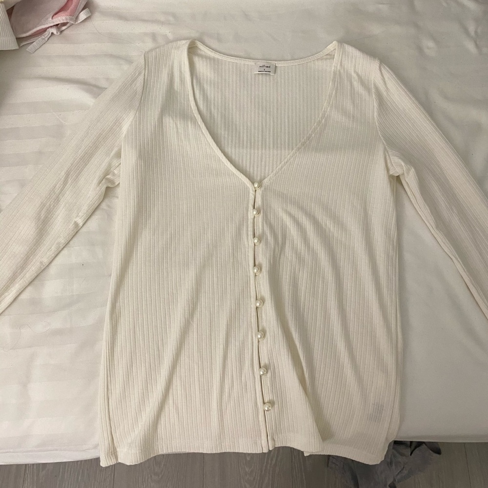 Aritzia Pearl Button Up Cardigan